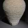 Sculpture blanche conique arrondie (Hattori Makiko)