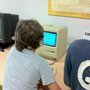 Des élèves de classe de 4ème découvre le Macintosh 128 et MacPaint à (…)